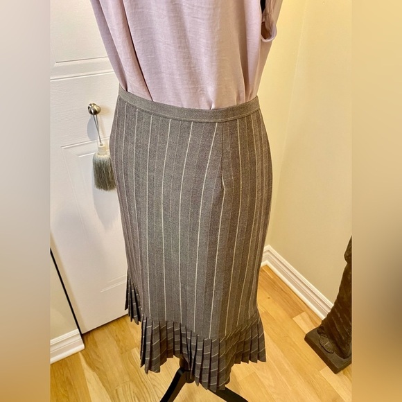 Y2K,  Nygård Collection Petites greyish brown/pink pinstripe accordion hem skirt - Picture 6 of 13